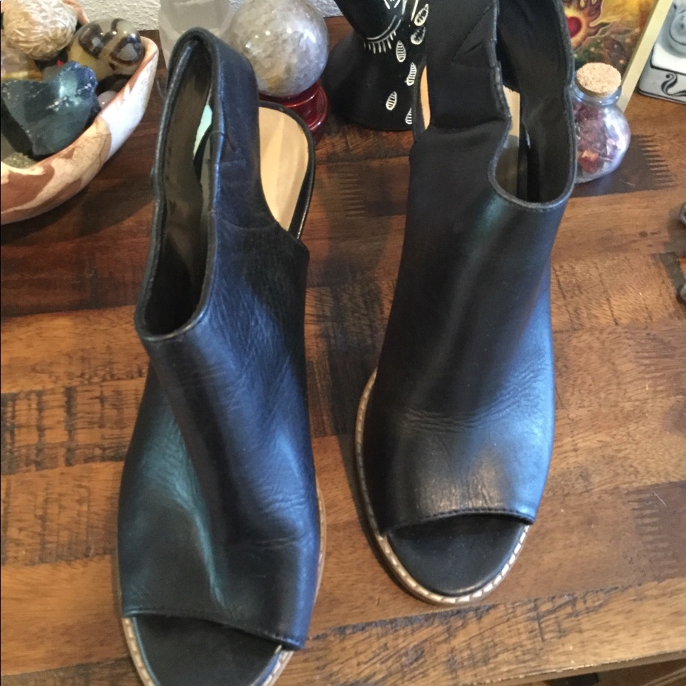 COLE HAAN women’s open toed bootie 9.5